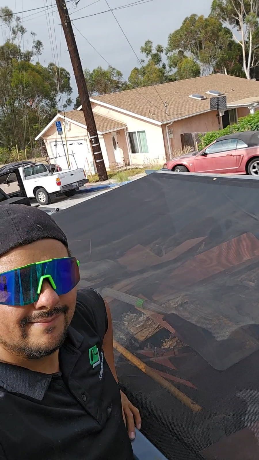 Effortless Clutter Removal in San Diego image
