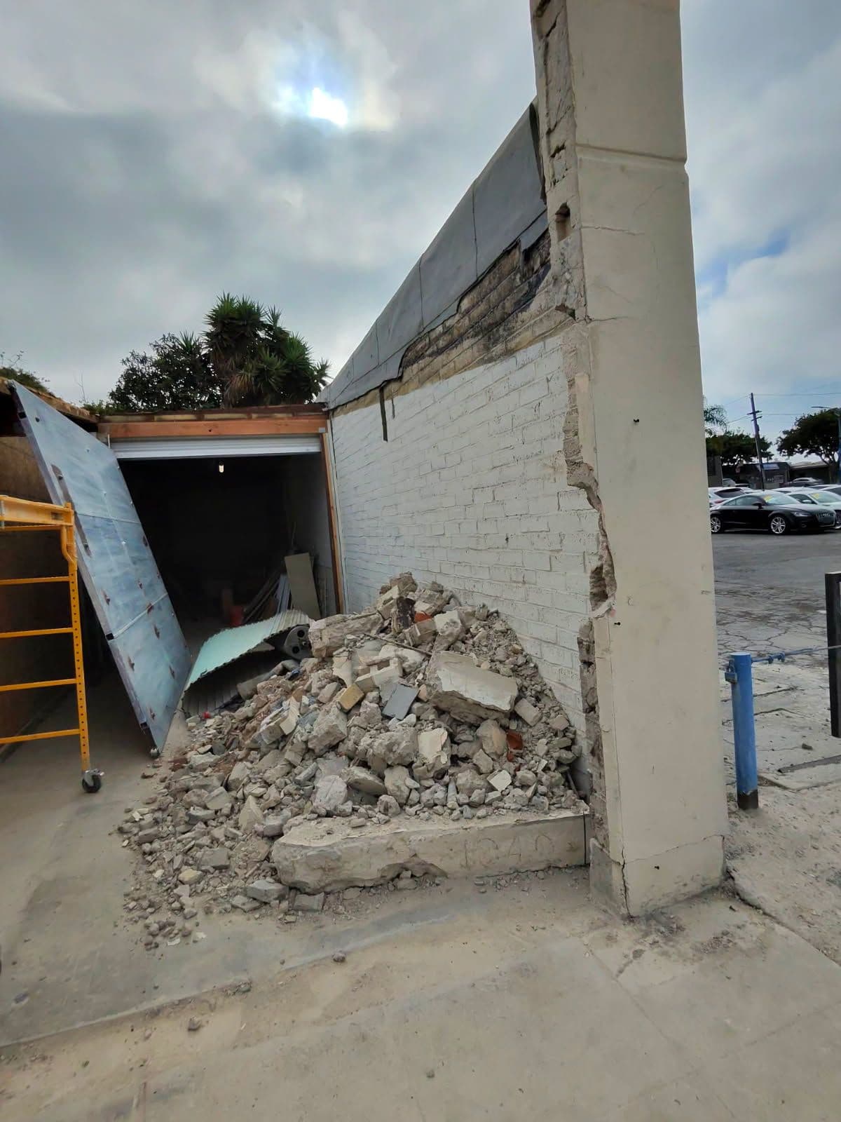 Swift Clearing of 6.5 Tons Construction Debris image